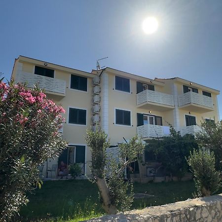 Apartmani Lovren Novalja Luaran gambar
