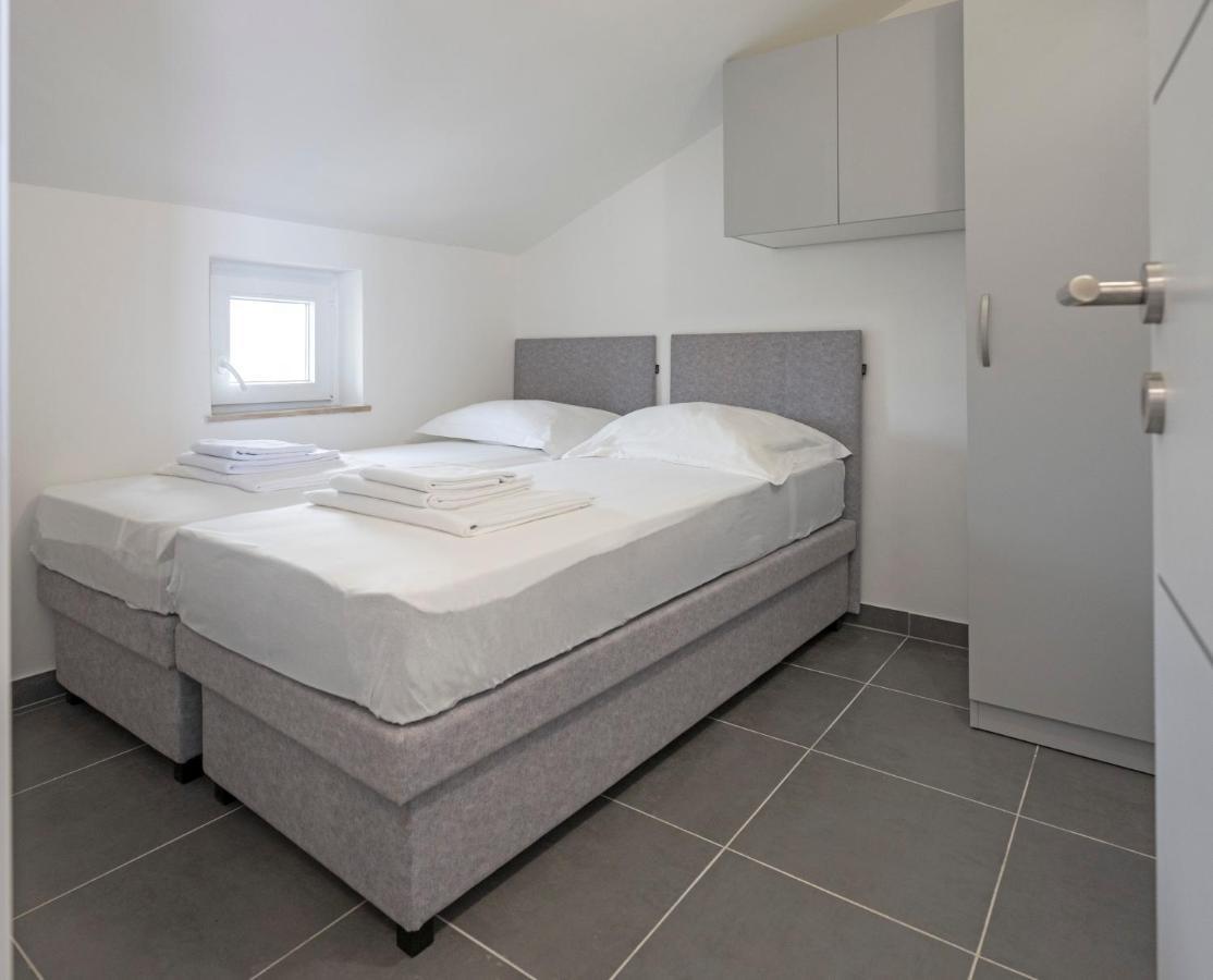 Apartmani Lovren Novalja Luaran gambar