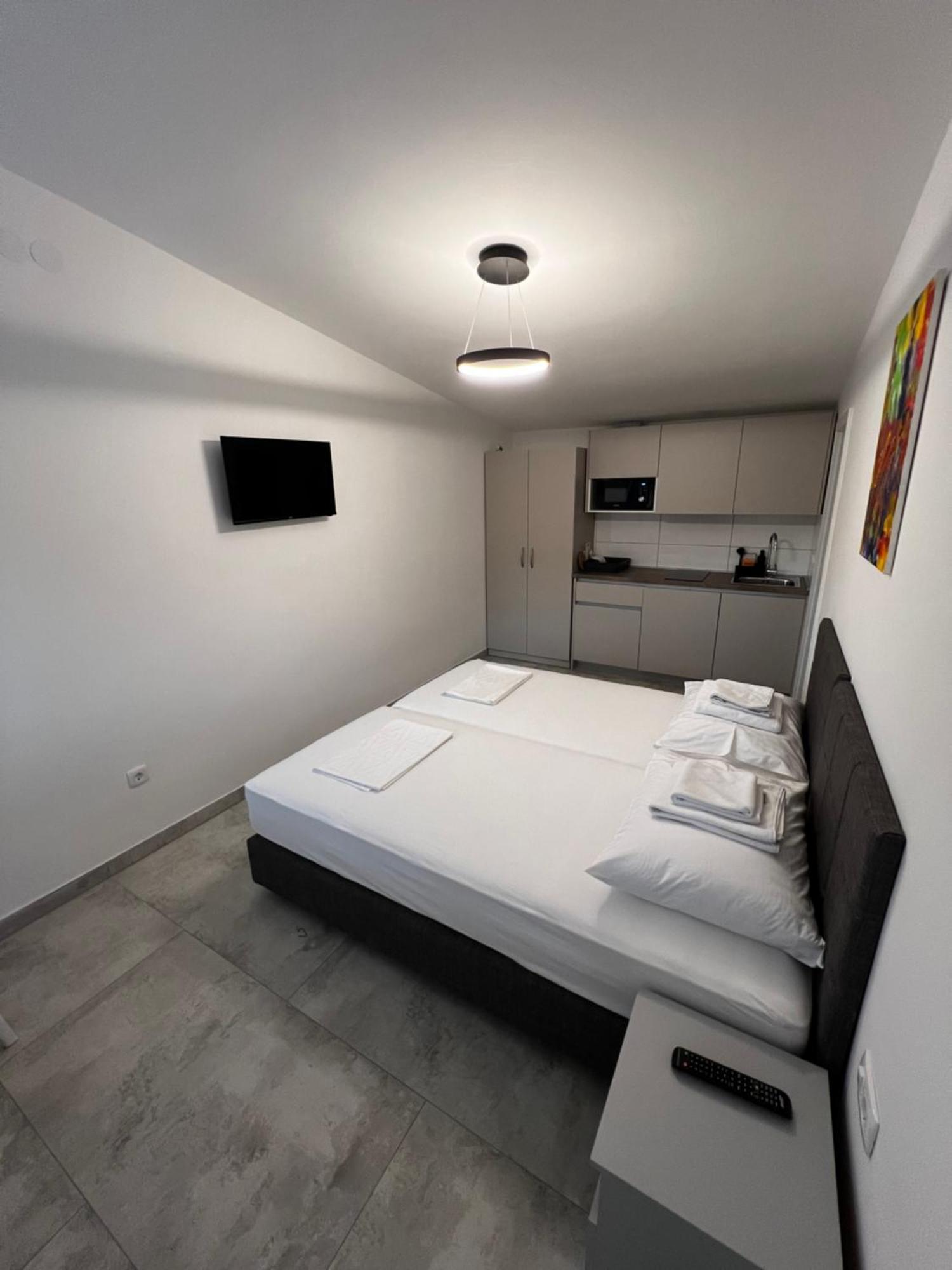 Apartmani Lovren Novalja Luaran gambar