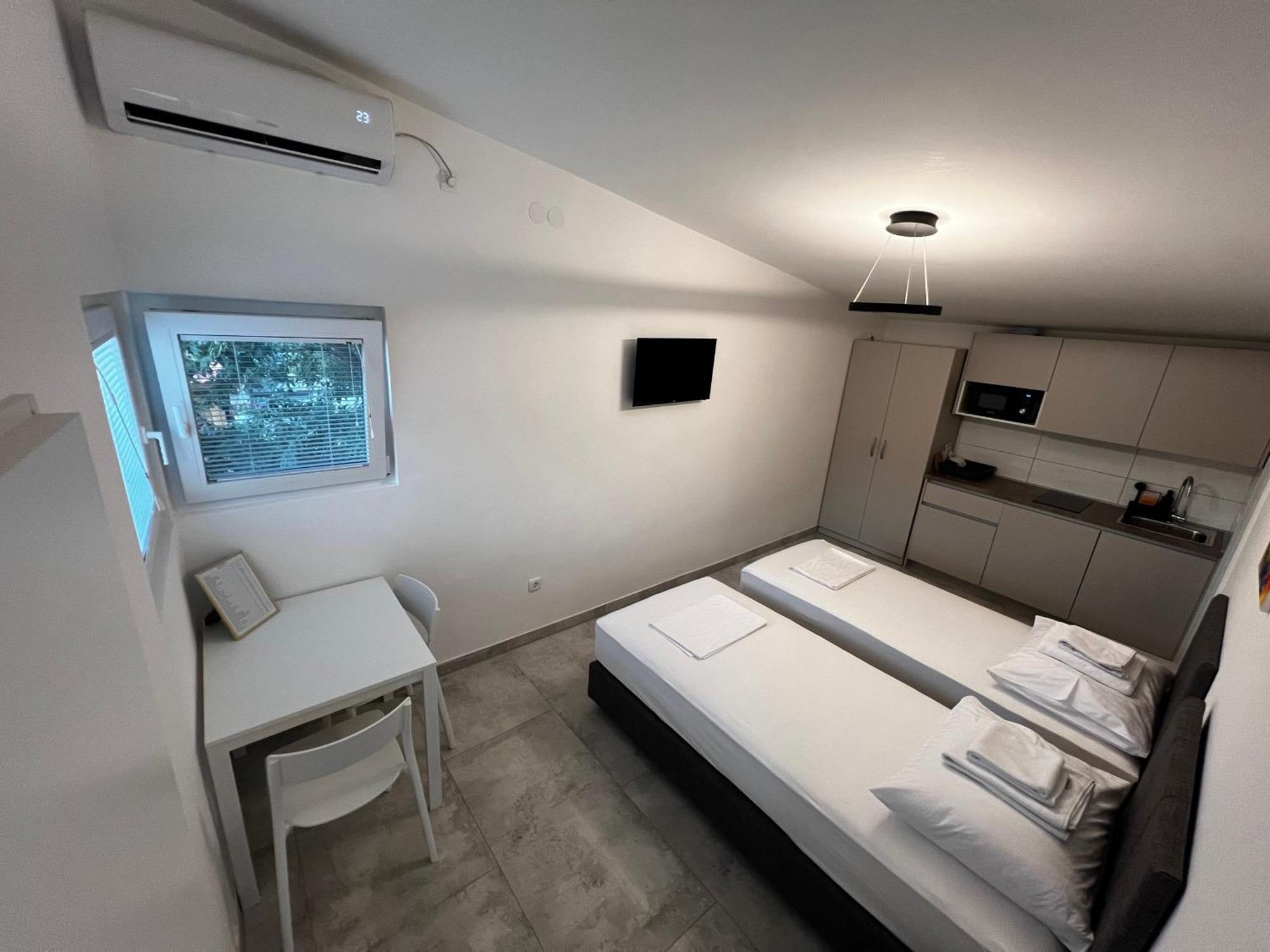 Apartmani Lovren Novalja Luaran gambar